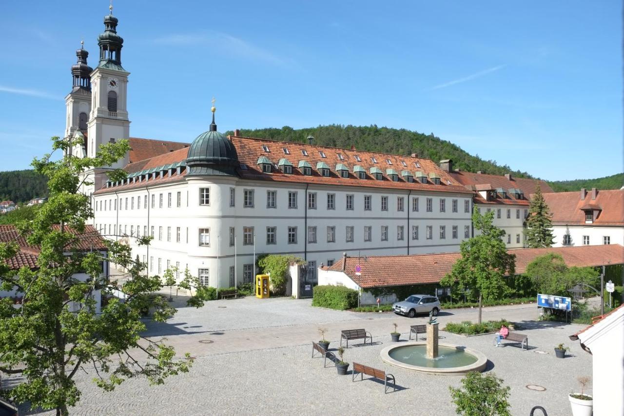 65Qm Wohnung Klosterblick Im Historischen Pfarrhaus Pielenhofen Екстериор снимка